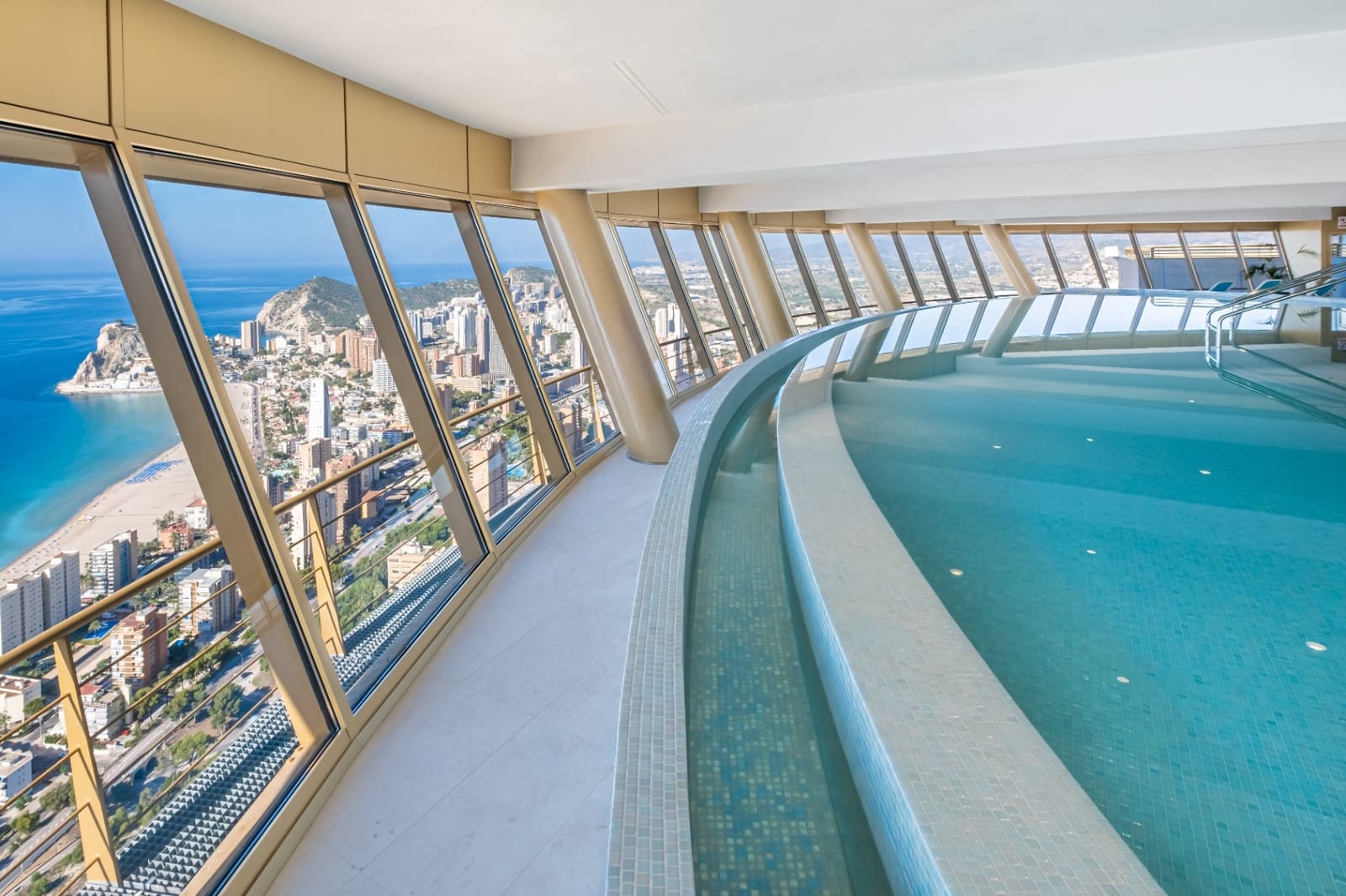 3 bedroom Apartment for sale in Benidorm with pool - € 1,095,000 (Ref: 9328440)