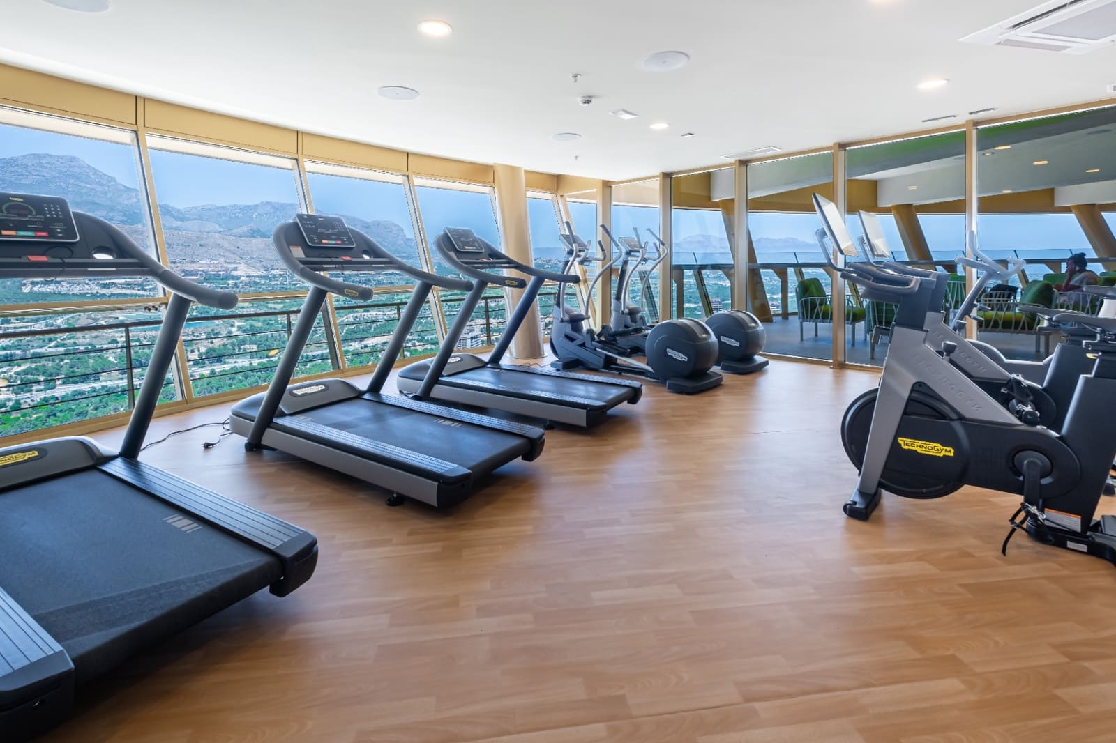 3 bedroom Apartment for sale in Benidorm with pool - € 1,095,000 (Ref: 9328440)