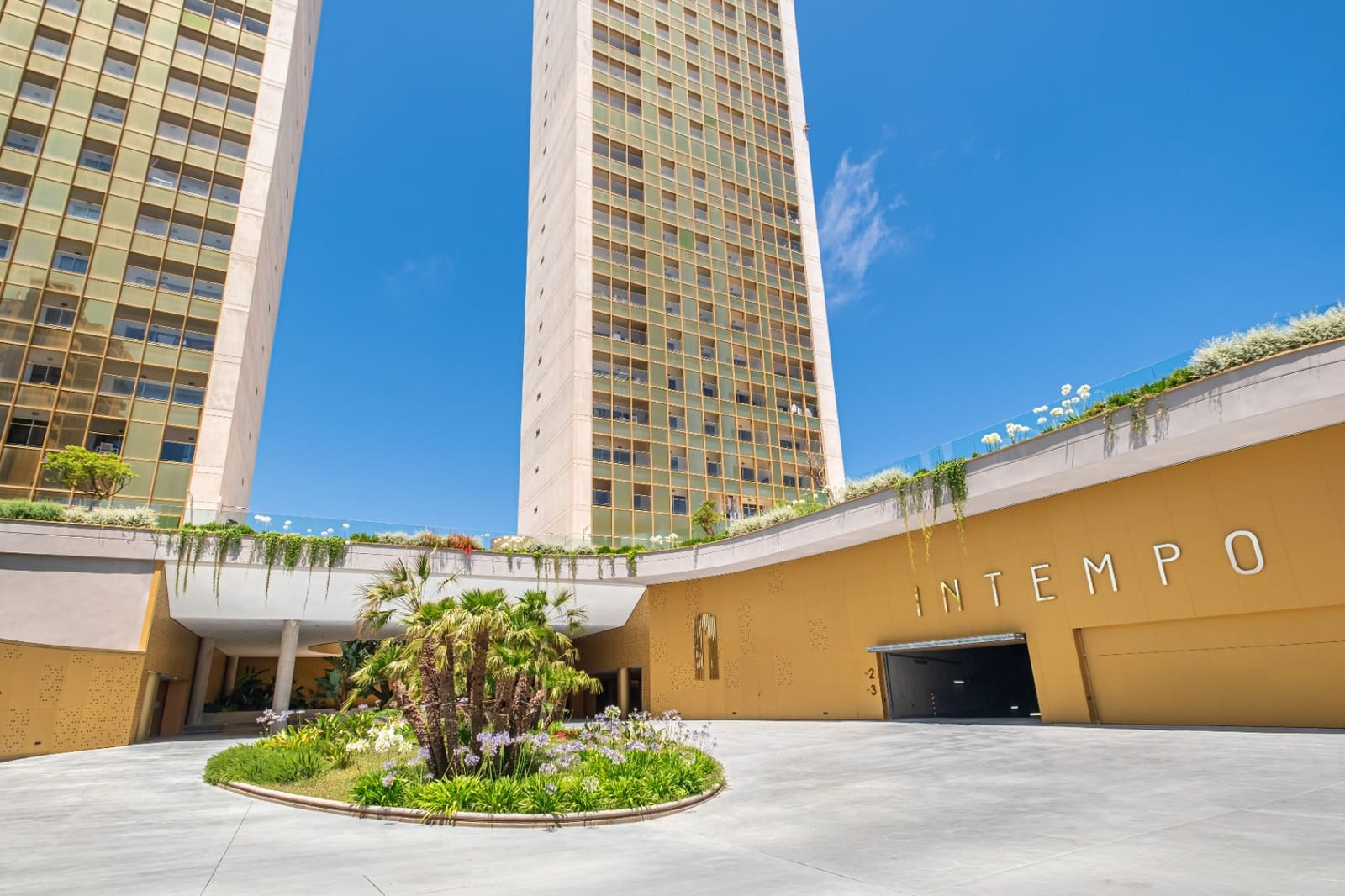 3 bedroom Apartment for sale in Benidorm with pool - € 1,095,000 (Ref: 9328440)