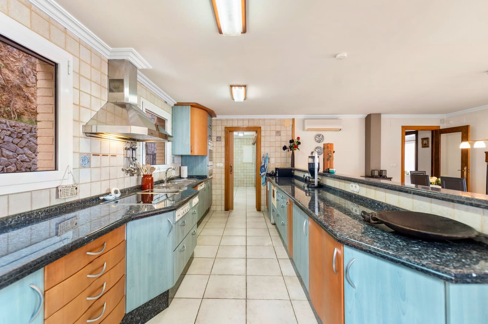 5 bedroom Villa for sale in Callosa d'En Sarria with pool garage - € 950,000 (Ref: 9328444)