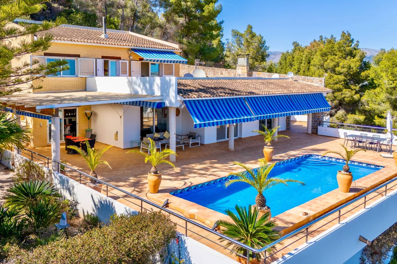 5 bedroom Villa for sale in Callosa d'En Sarria with pool garage - € 950,000 (Ref: 9328444)