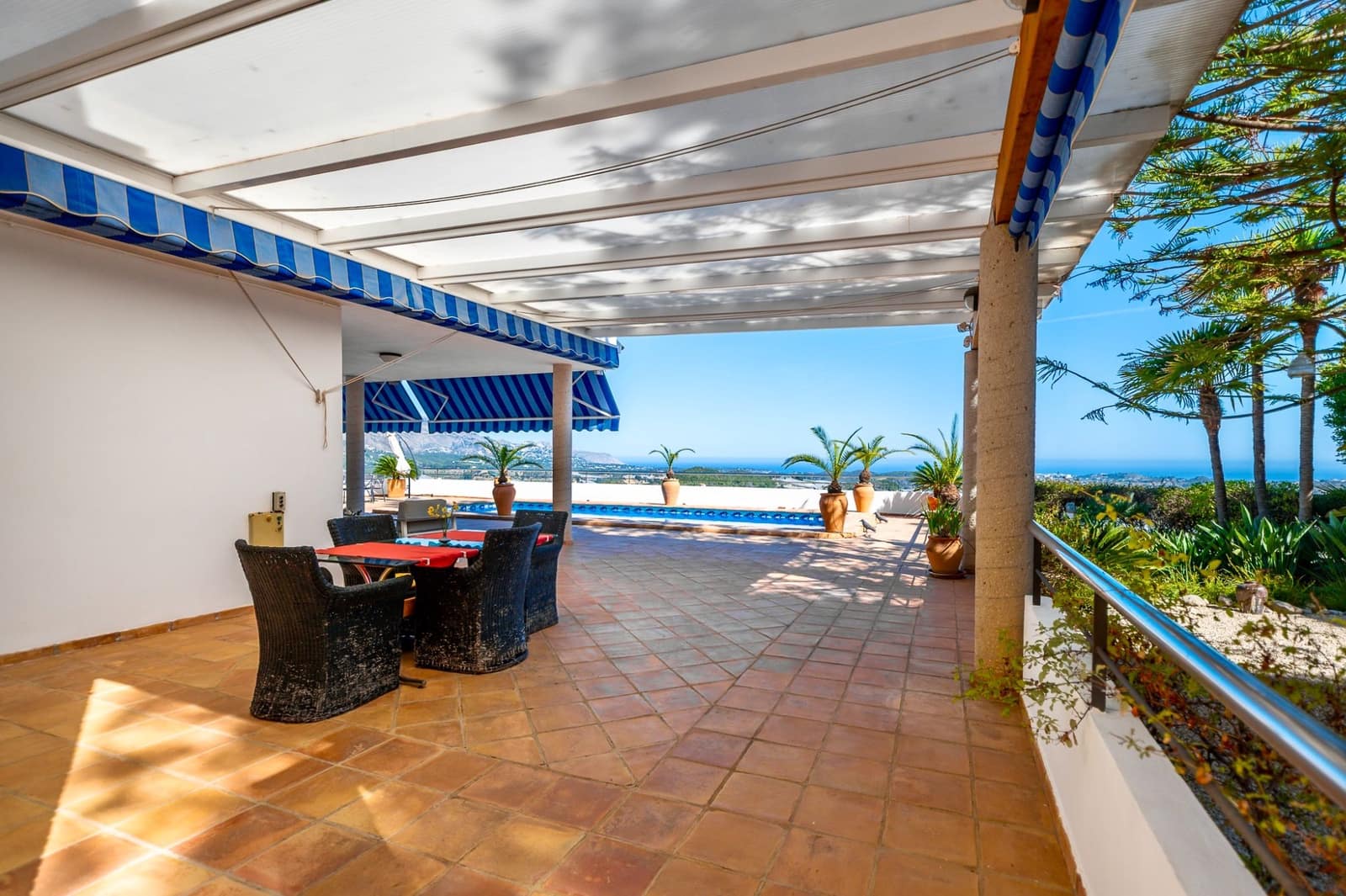 5 bedroom Villa for sale in Callosa d'En Sarria with pool garage - € 950,000 (Ref: 9328444)