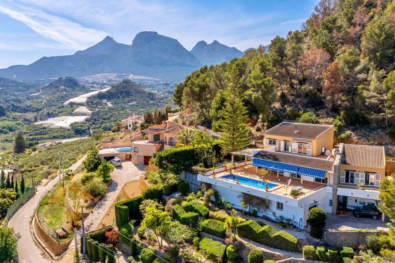 5 bedroom Villa for sale in Callosa d'En Sarria with pool garage - € 950,000 (Ref: 9328444)