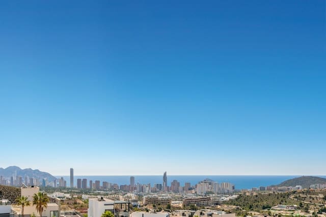 4 bedroom Villa for sale in Finestrat with pool - € 599,000 (Ref: 9328461)