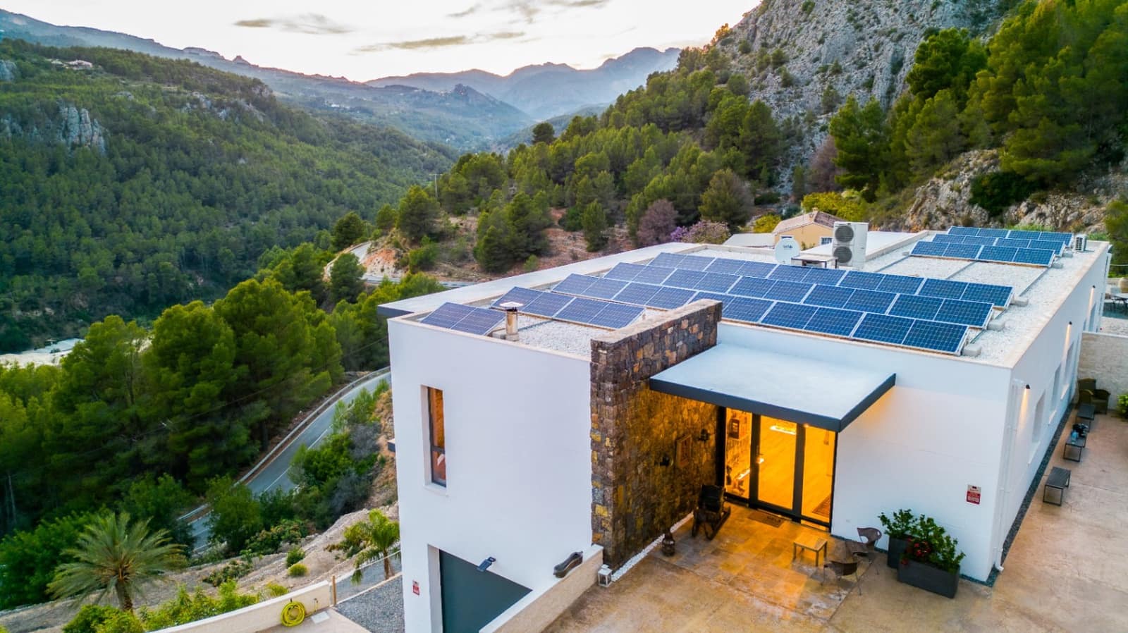 3 bedroom Villa for sale in Guadalest with pool garage - € 1,895,000 (Ref: 9328480)