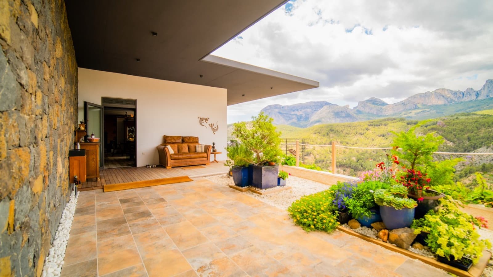 3 bedroom Villa for sale in Guadalest with pool garage - € 1,895,000 (Ref: 9328480)