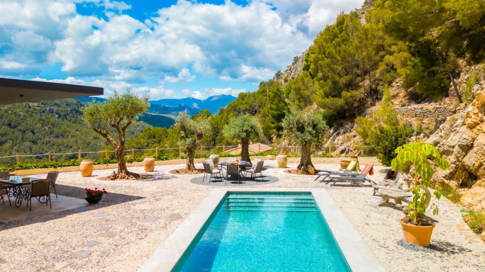 3 bedroom Villa for sale in Guadalest with pool garage - € 1,895,000 (Ref: 9328480)