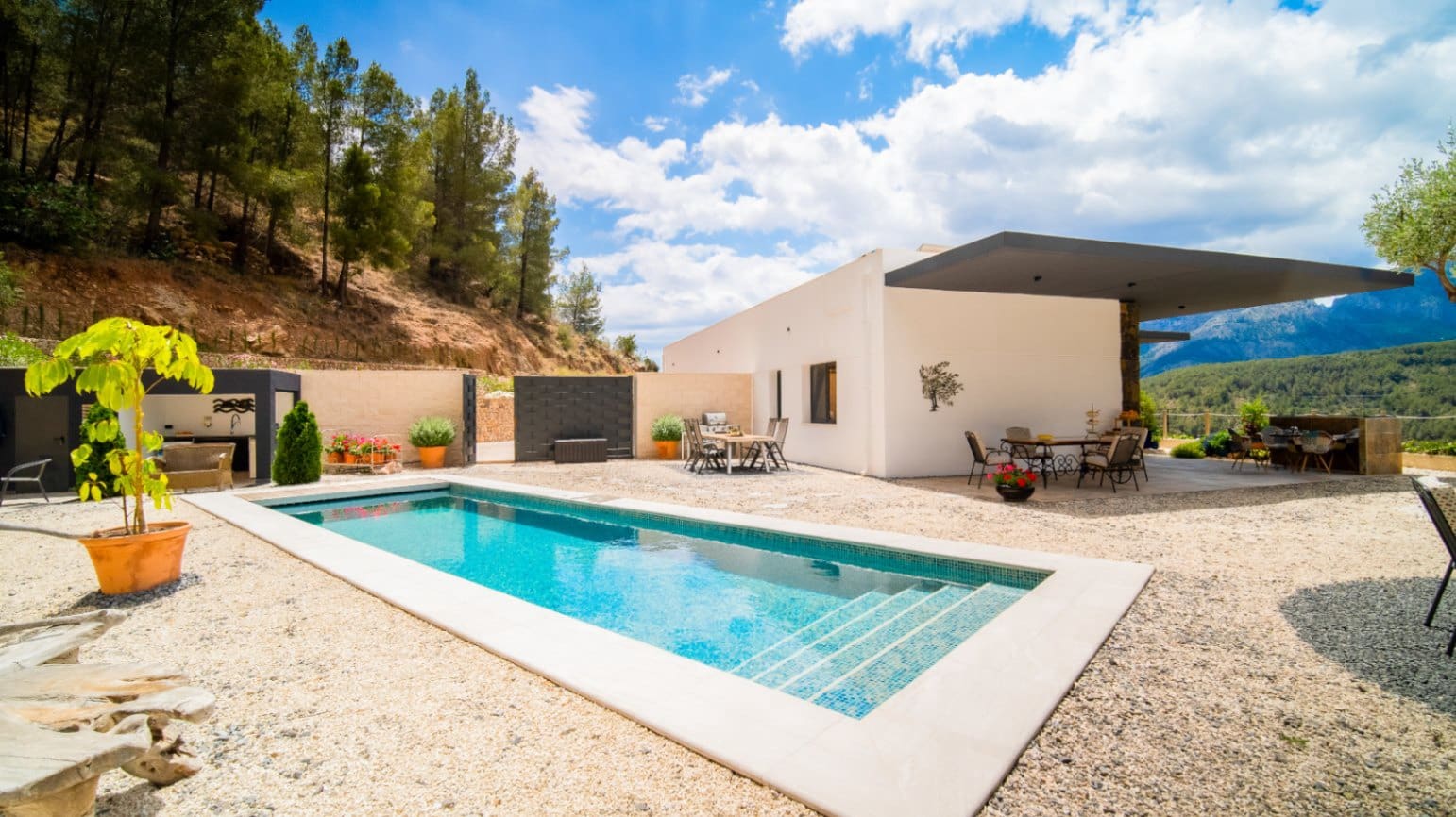 3 bedroom Villa for sale in Guadalest with pool garage - € 1,895,000 (Ref: 9328480)