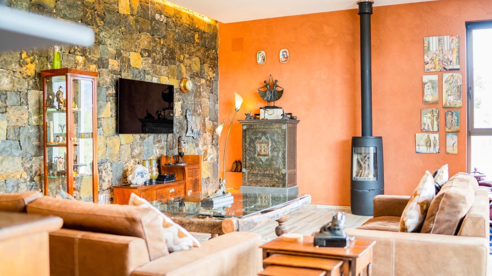 3 bedroom Villa for sale in Guadalest with pool garage - € 1,895,000 (Ref: 9328480)