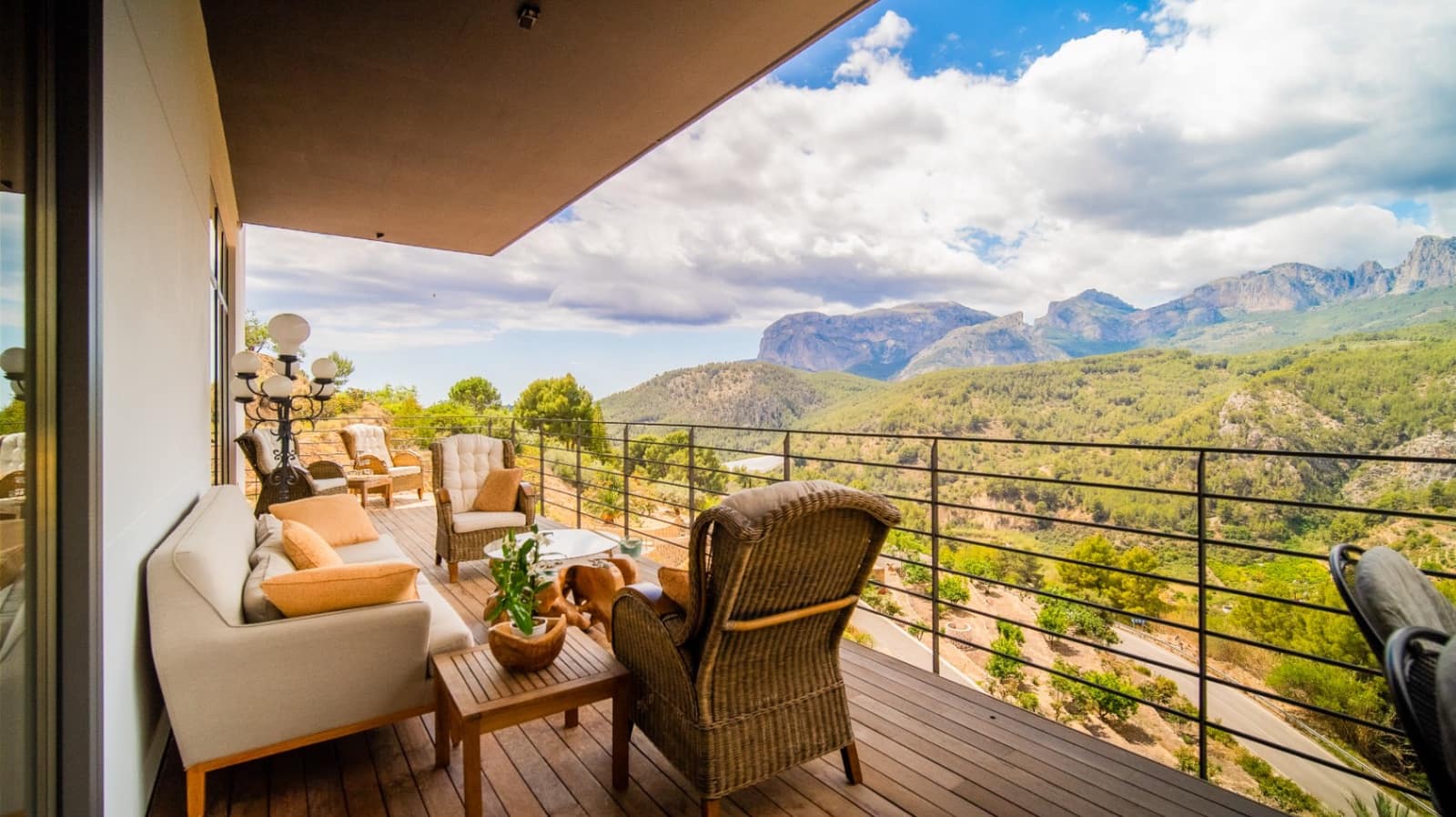 3 bedroom Villa for sale in Guadalest with pool garage - € 1,895,000 (Ref: 9328480)