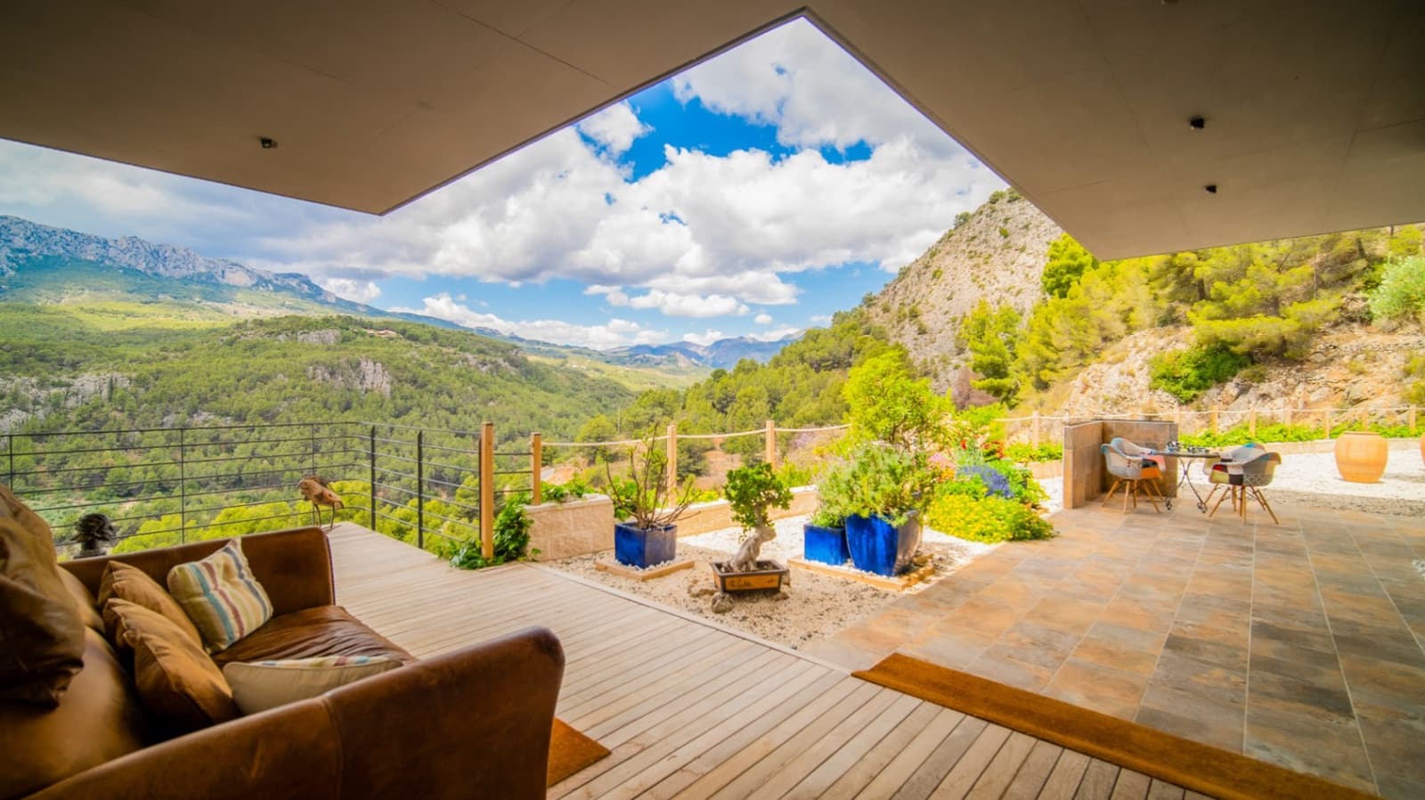 3 bedroom Villa for sale in Guadalest with pool garage - € 1,895,000 (Ref: 9328480)