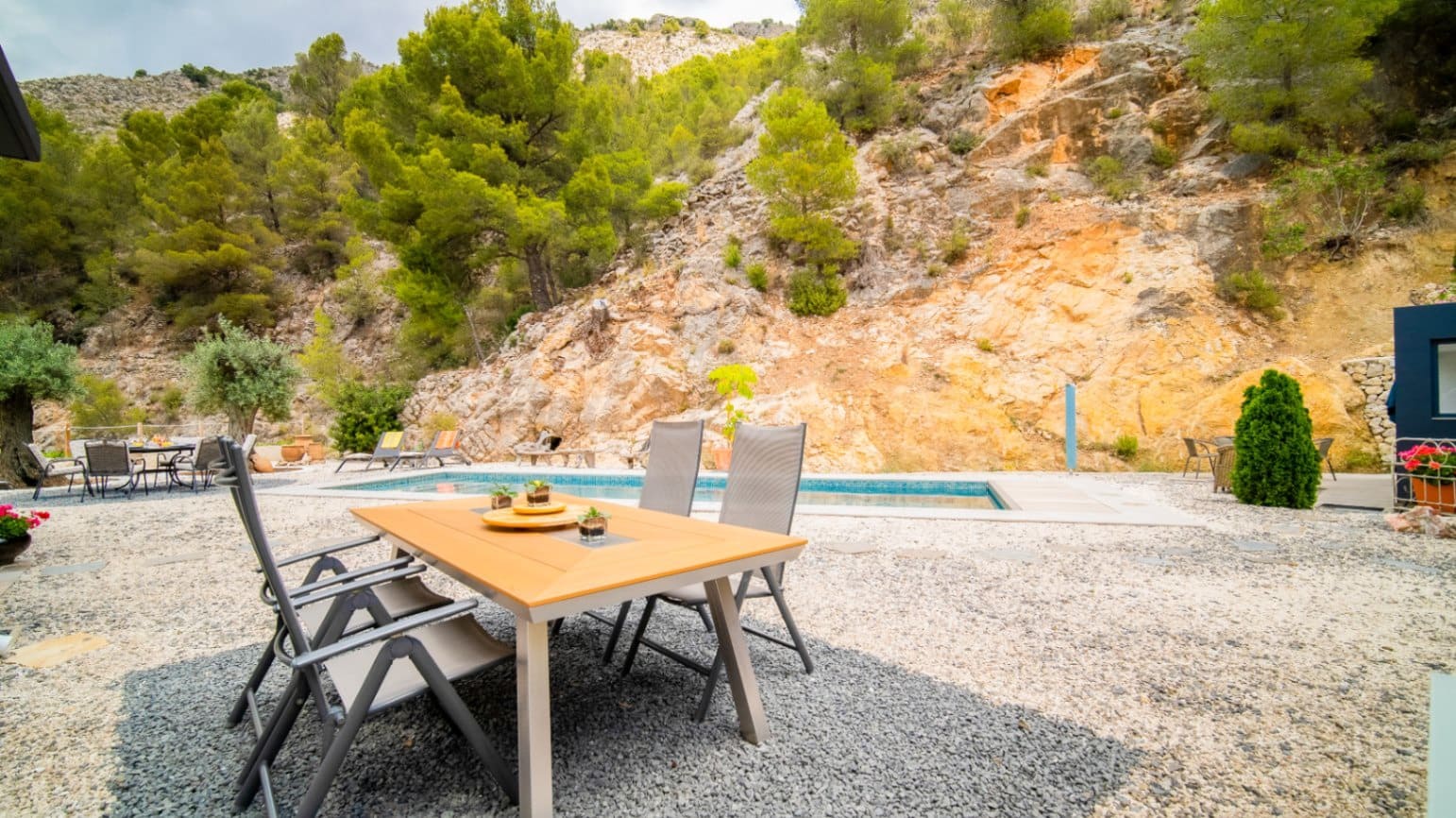 3 bedroom Villa for sale in Guadalest with pool garage - € 1,895,000 (Ref: 9328480)