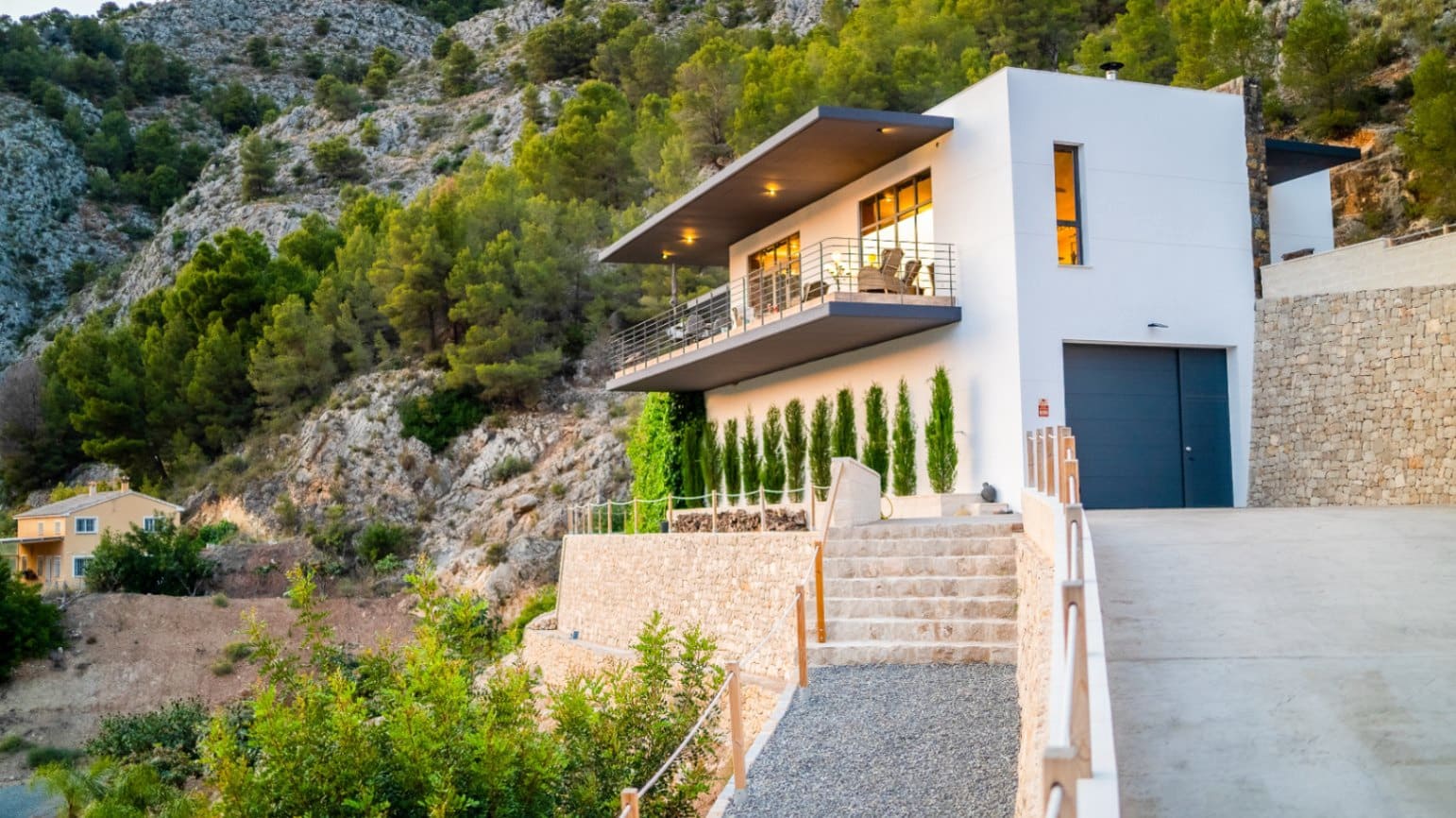 3 bedroom Villa for sale in Guadalest with pool garage - € 1,895,000 (Ref: 9328480)