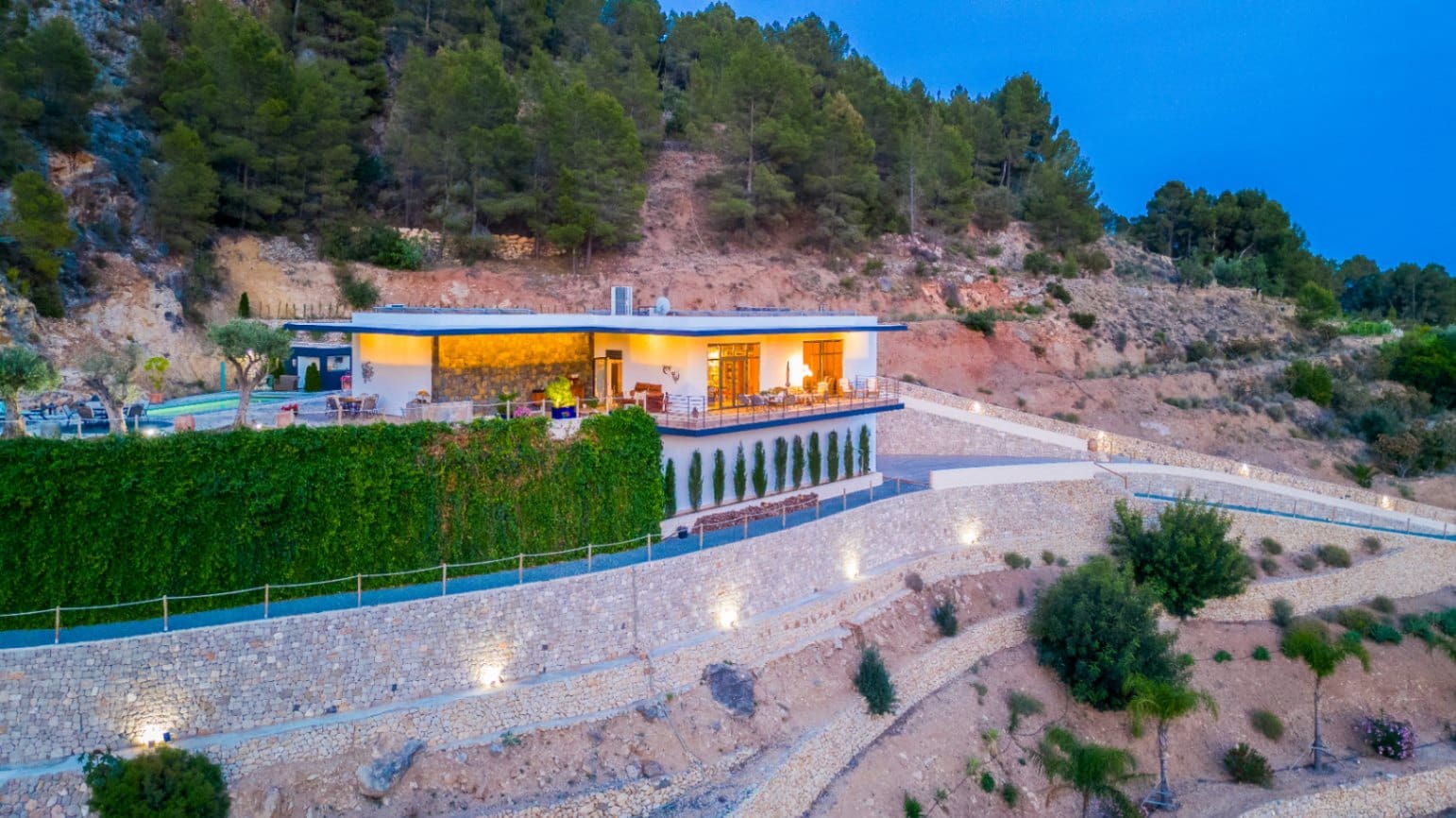 3 bedroom Villa for sale in Guadalest with pool garage - € 1,895,000 (Ref: 9328480)
