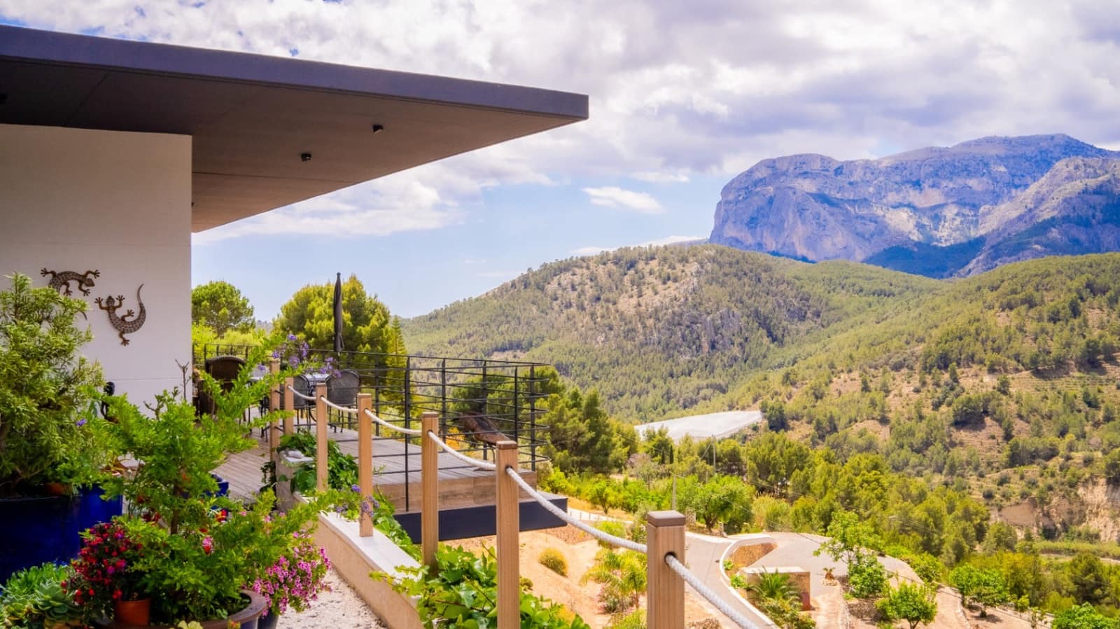 3 bedroom Villa for sale in Guadalest with pool garage - € 1,895,000 (Ref: 9328480)