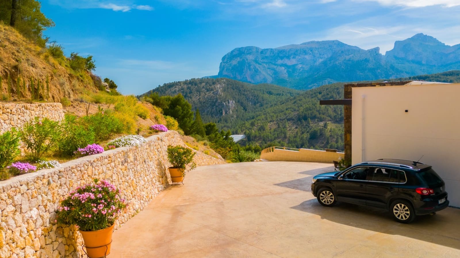 3 bedroom Villa for sale in Guadalest with pool garage - € 1,895,000 (Ref: 9328480)