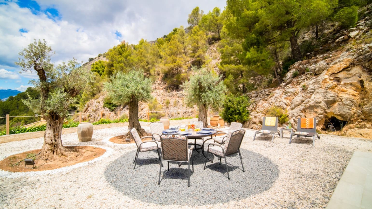 3 bedroom Villa for sale in Guadalest with pool garage - € 1,895,000 (Ref: 9328480)