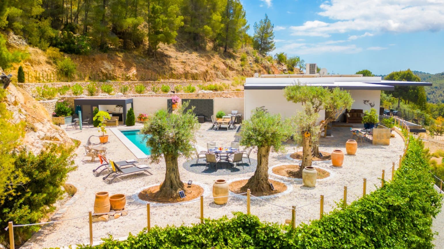 3 bedroom Villa for sale in Guadalest with pool garage - € 1,895,000 (Ref: 9328480)