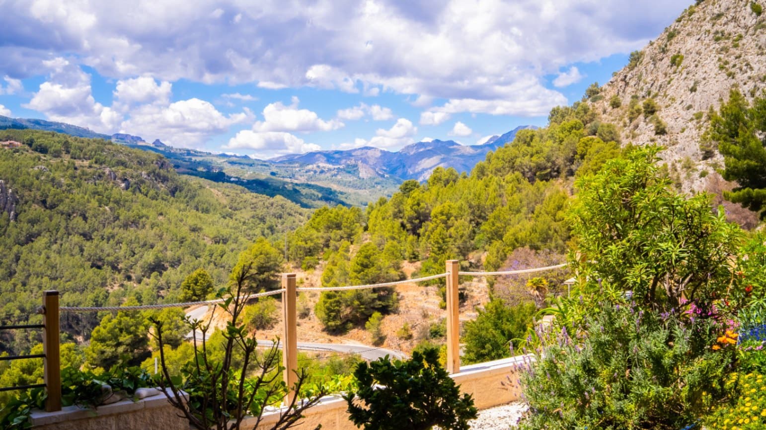 3 bedroom Villa for sale in Guadalest with pool garage - € 1,895,000 (Ref: 9328480)