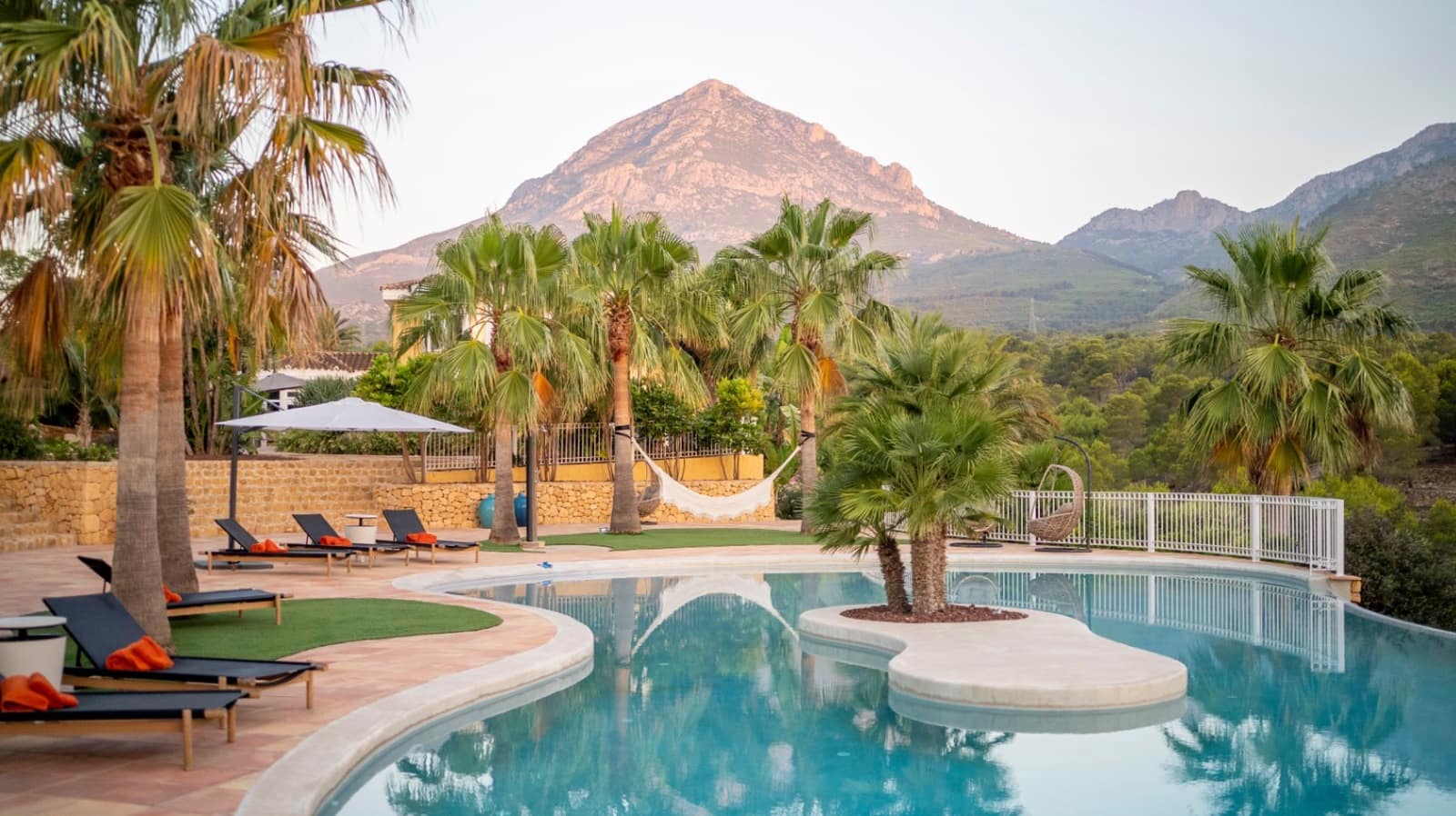 7 makuuhuone Huvila myytävänä paikassa La Nucia mukana uima-altaan 
autotalli - 5 600 000 € (Ref: 9328482)