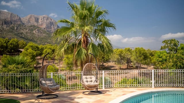 7 makuuhuone Huvila myytävänä paikassa La Nucia mukana uima-altaan 
autotalli - 5 600 000 € (Ref: 9328482)