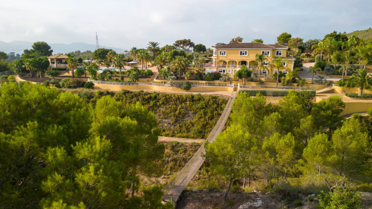 7 makuuhuone Huvila myytävänä paikassa La Nucia mukana uima-altaan 
autotalli - 5 600 000 € (Ref: 9328482)