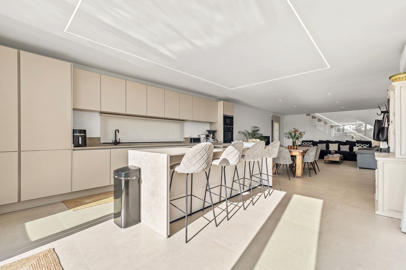 4 makuuhuone Huvila myytävänä paikassa La Nucia mukana uima-altaan 
autotalli - 1 175 000 € (Ref: 9328485)