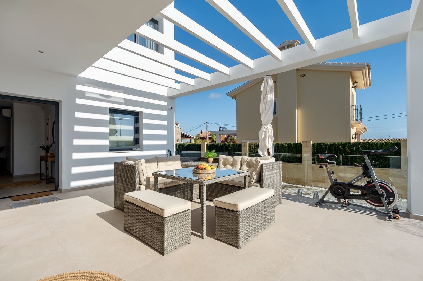 4 makuuhuone Huvila myytävänä paikassa La Nucia mukana uima-altaan 
autotalli - 1 175 000 € (Ref: 9328485)