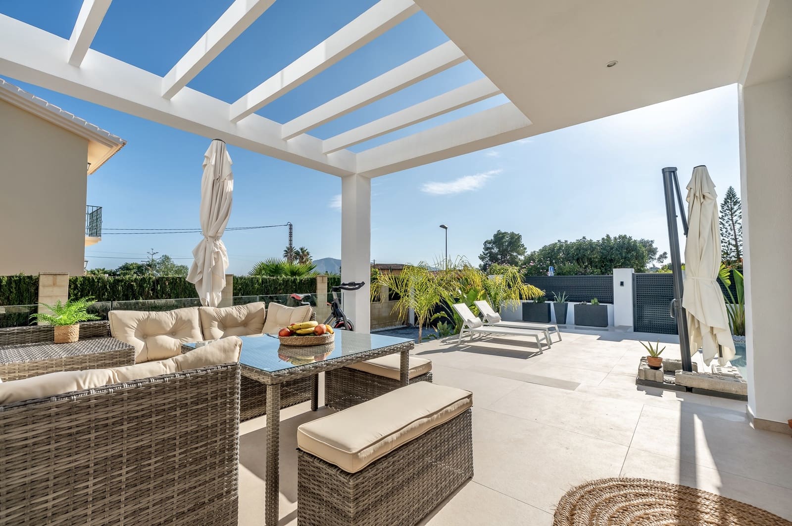 4 makuuhuone Huvila myytävänä paikassa La Nucia mukana uima-altaan 
autotalli - 1 175 000 € (Ref: 9328485)