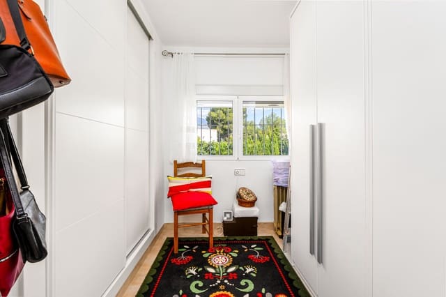 4 makuuhuone Huvila myytävänä paikassa La Nucia mukana uima-altaan 
autotalli - 645 000 € (Ref: 9328488)