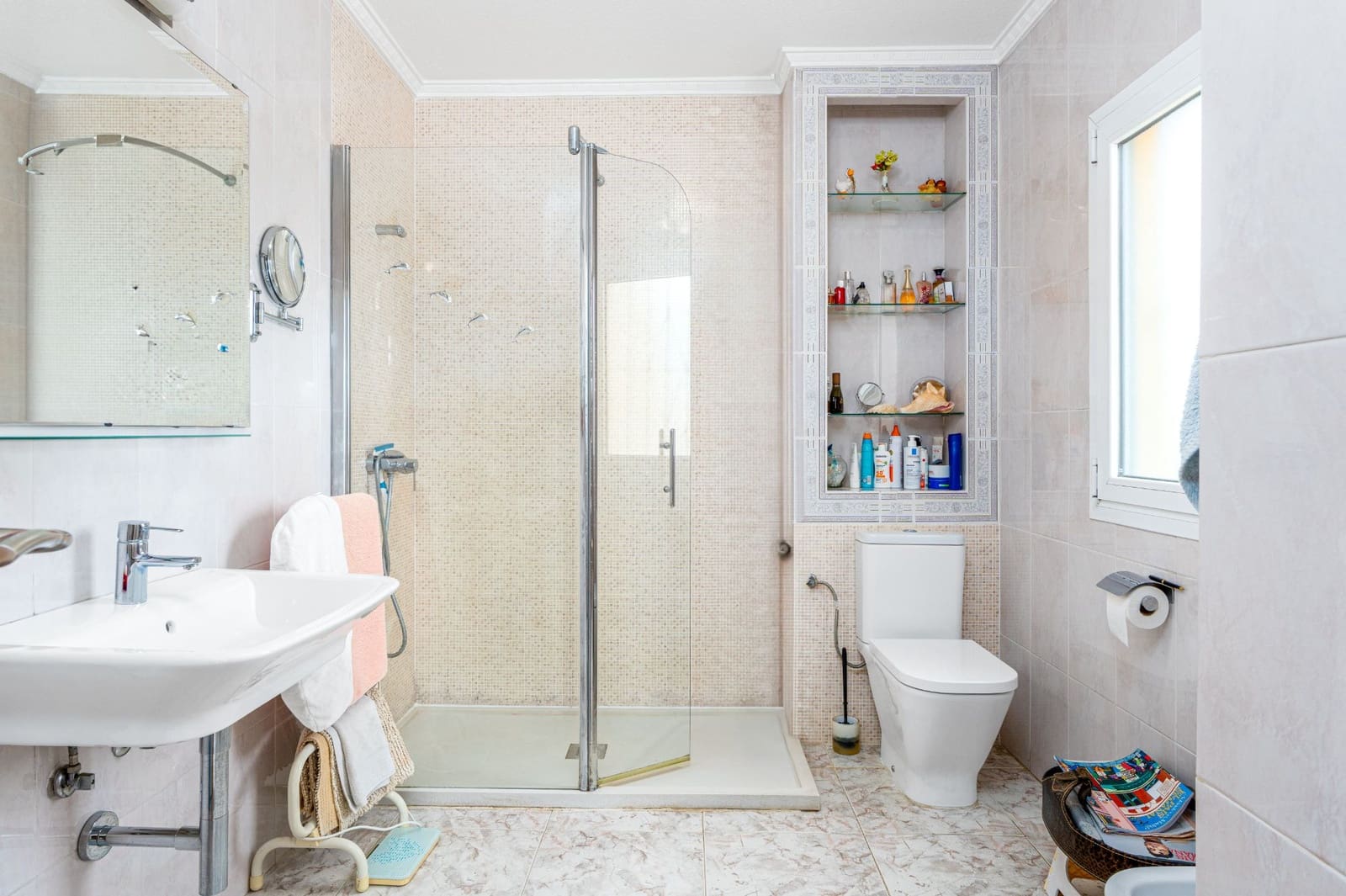 4 makuuhuone Huvila myytävänä paikassa La Nucia mukana uima-altaan 
autotalli - 645 000 € (Ref: 9328488)