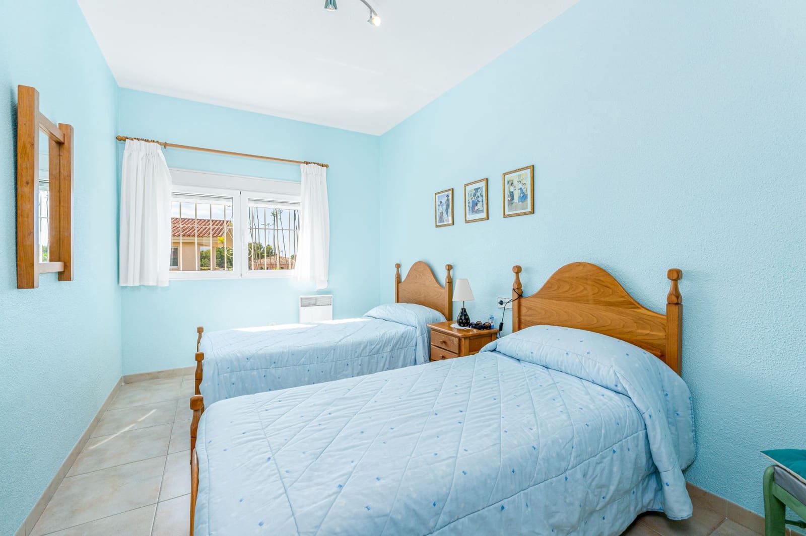 4 makuuhuone Huvila myytävänä paikassa La Nucia mukana uima-altaan 
autotalli - 645 000 € (Ref: 9328488)