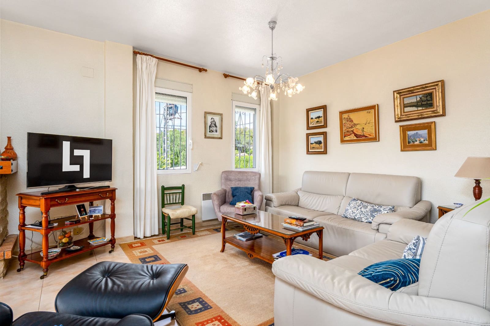 4 makuuhuone Huvila myytävänä paikassa La Nucia mukana uima-altaan 
autotalli - 645 000 € (Ref: 9328488)