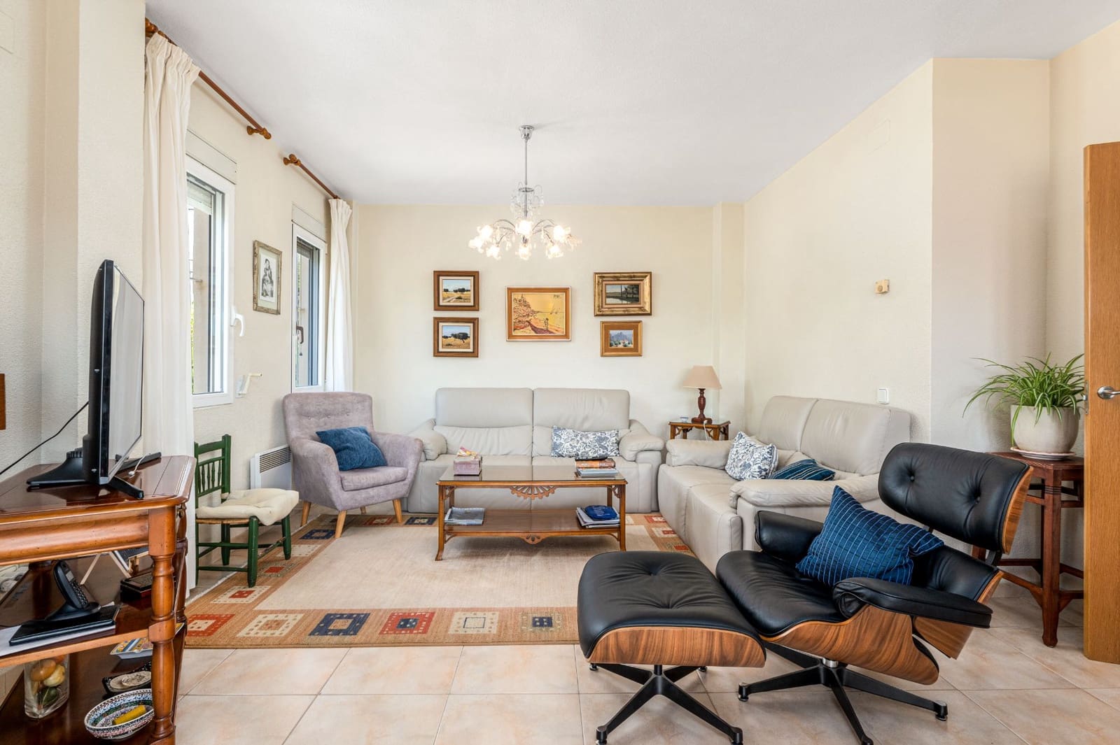 4 makuuhuone Huvila myytävänä paikassa La Nucia mukana uima-altaan 
autotalli - 645 000 € (Ref: 9328488)