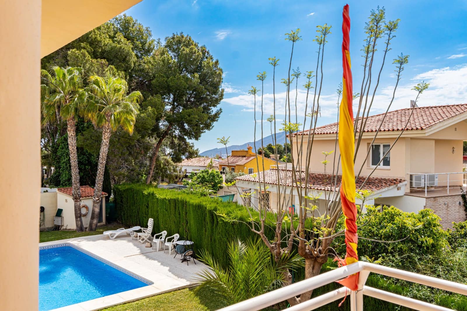 4 makuuhuone Huvila myytävänä paikassa La Nucia mukana uima-altaan 
autotalli - 645 000 € (Ref: 9328488)