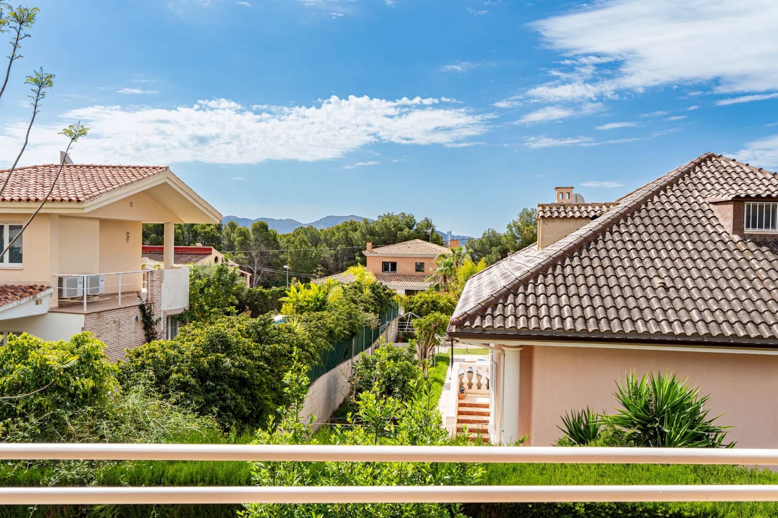 4 makuuhuone Huvila myytävänä paikassa La Nucia mukana uima-altaan 
autotalli - 645 000 € (Ref: 9328488)