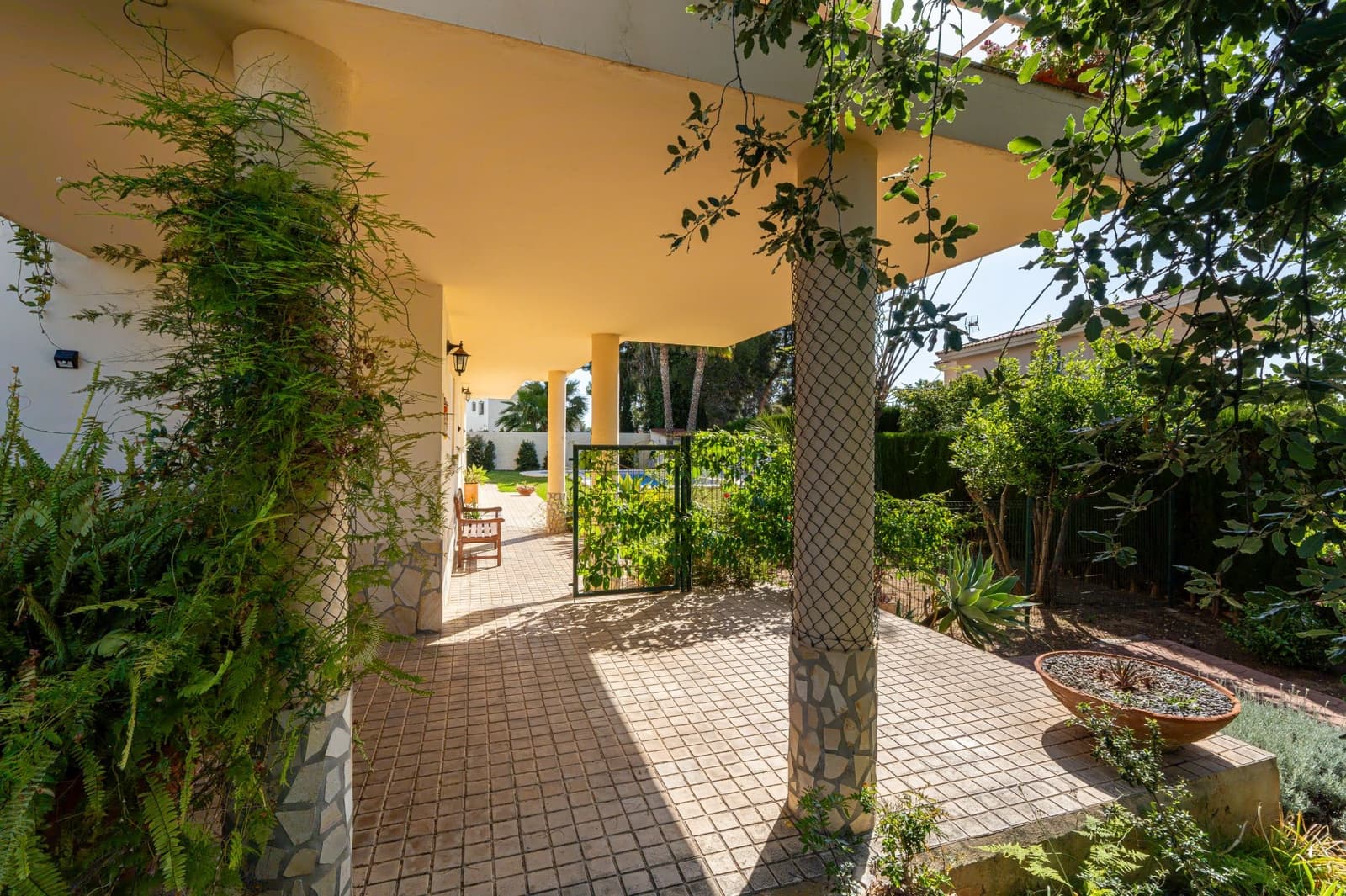 4 makuuhuone Huvila myytävänä paikassa La Nucia mukana uima-altaan 
autotalli - 645 000 € (Ref: 9328488)