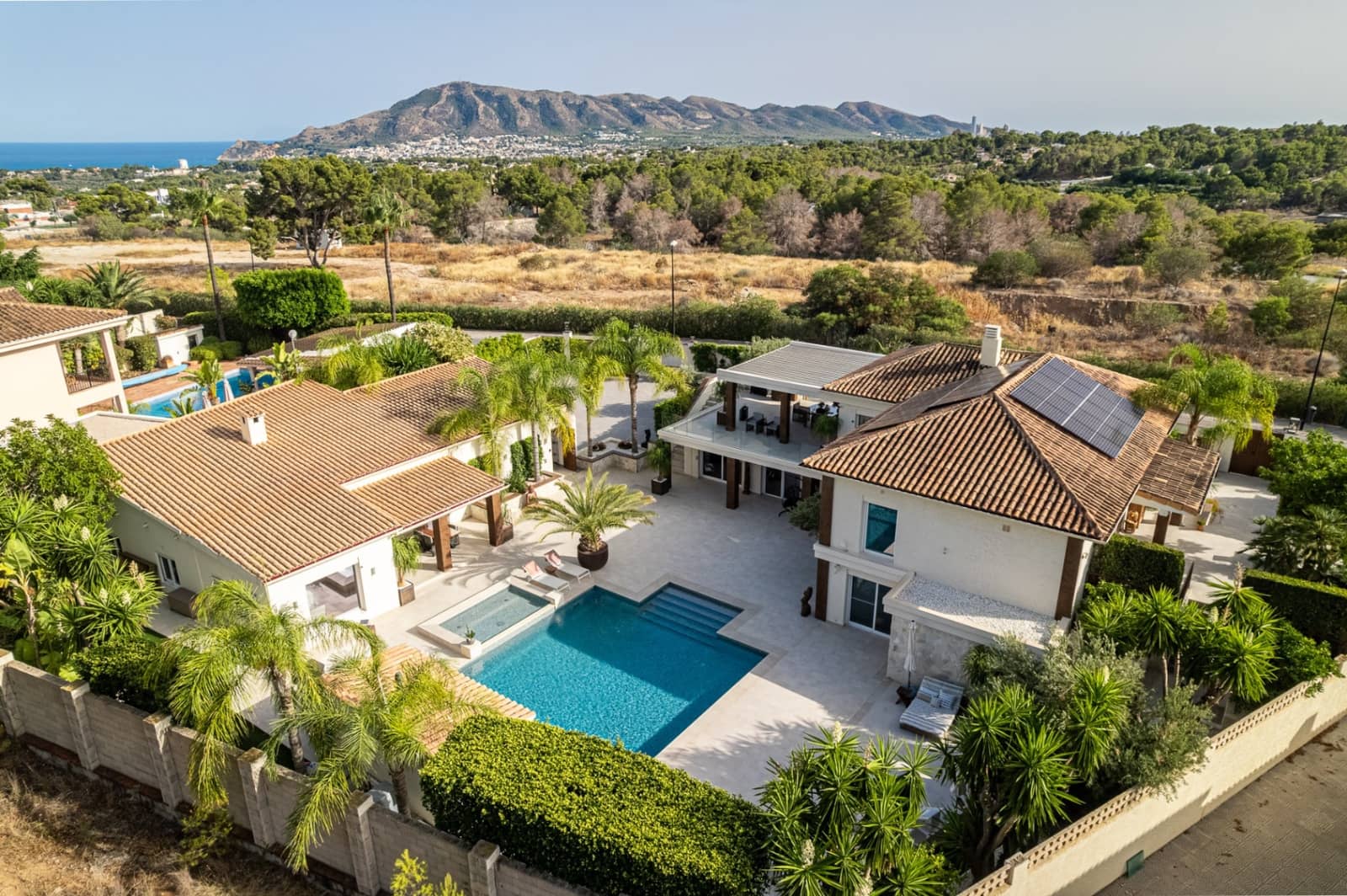 6 Zimmer Villa zu verkaufen in La Nucia mit Pool Garage - 1.800.000 € (Ref: 9328492)