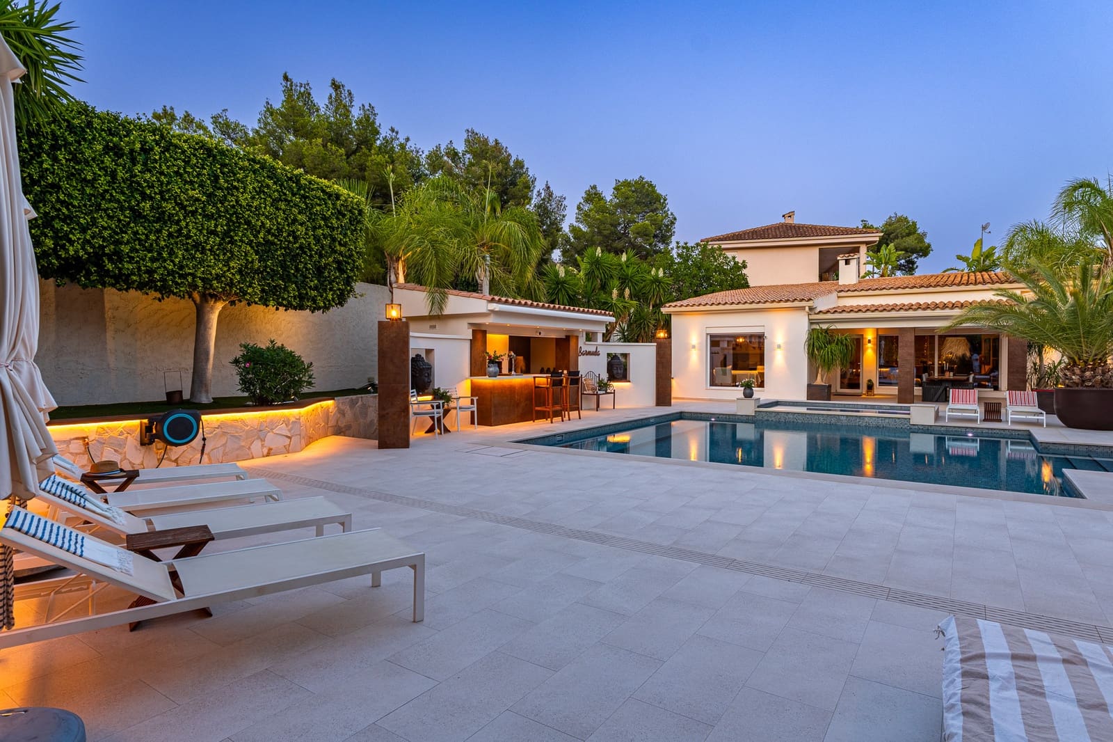 6 Zimmer Villa zu verkaufen in La Nucia mit Pool Garage - 1.800.000 € (Ref: 9328492)