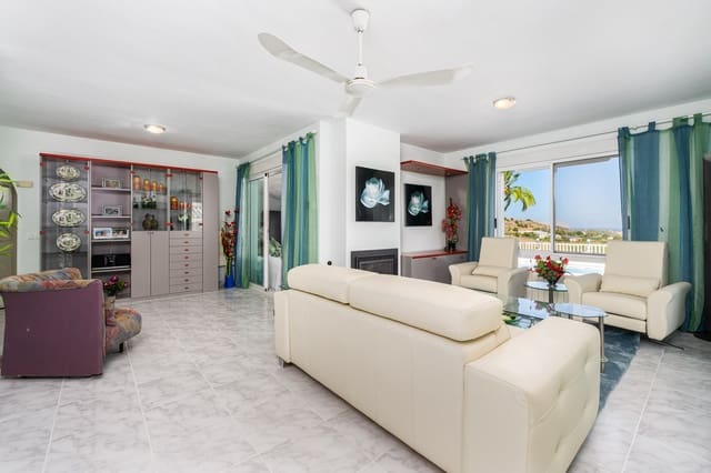 Chalet de 3 habitaciones en La Nucia en venta con piscina - 495.000 € (Ref: 9328493)