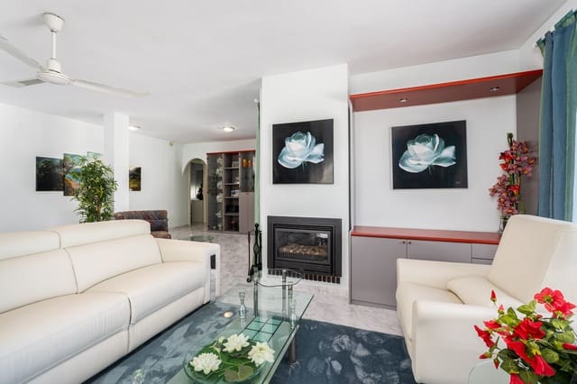 Chalet de 3 habitaciones en La Nucia en venta con piscina - 495.000 € (Ref: 9328493)