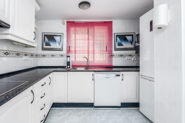 Chalet de 3 habitaciones en La Nucia en venta con piscina - 495.000 € (Ref: 9328493)