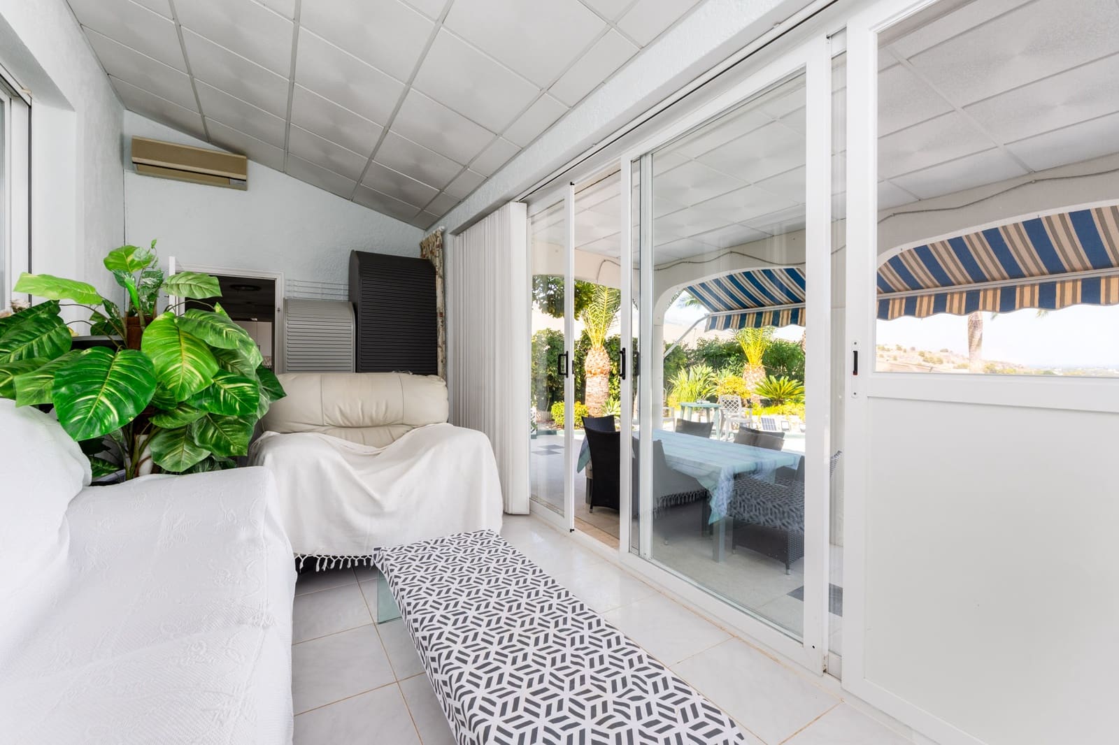 Chalet de 3 habitaciones en La Nucia en venta con piscina - 495.000 € (Ref: 9328493)