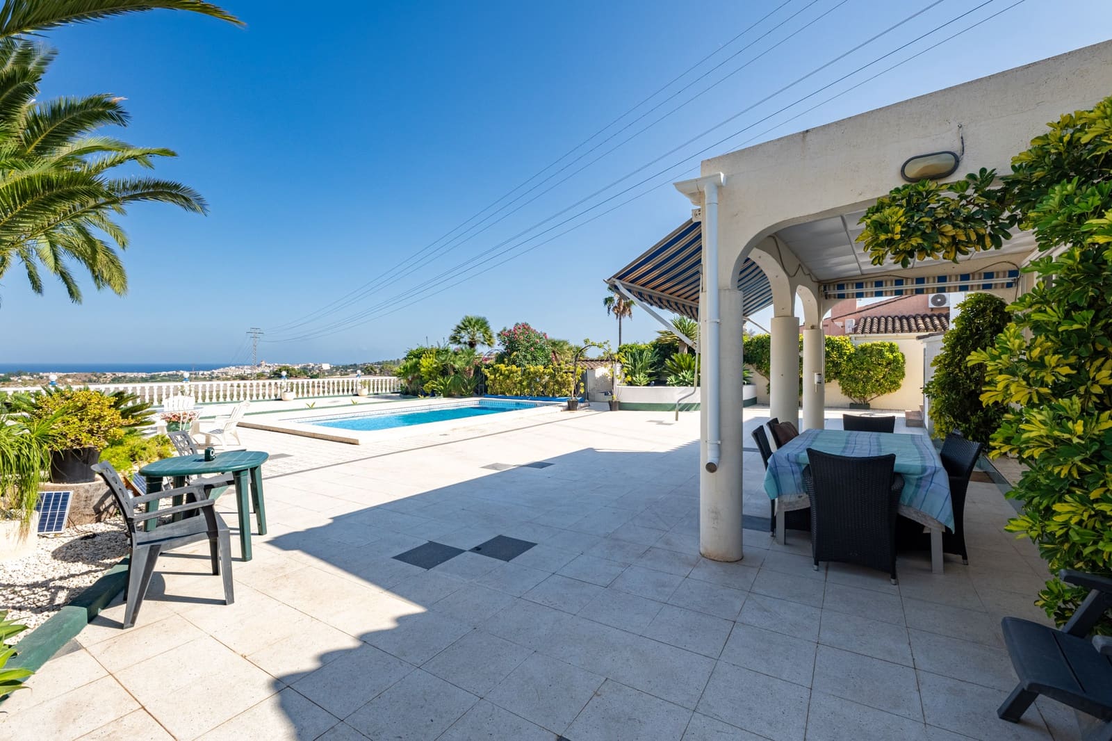 Chalet de 3 habitaciones en La Nucia en venta con piscina - 495.000 € (Ref: 9328493)