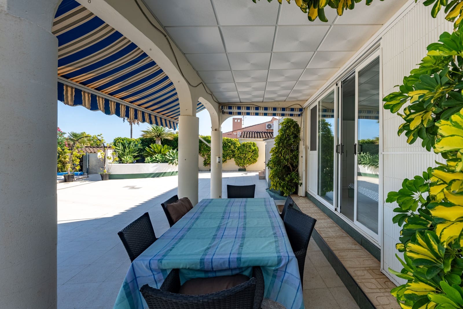 Chalet de 3 habitaciones en La Nucia en venta con piscina - 495.000 € (Ref: 9328493)