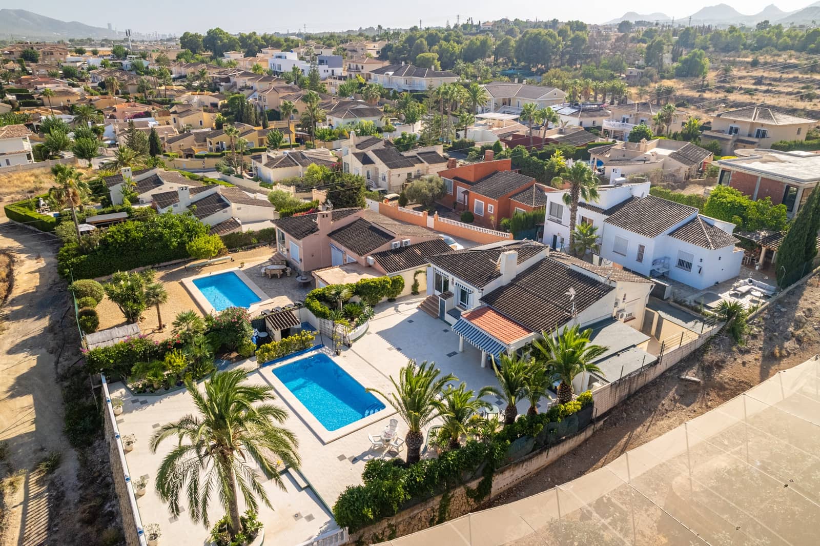 Chalet de 3 habitaciones en La Nucia en venta con piscina - 495.000 € (Ref: 9328493)