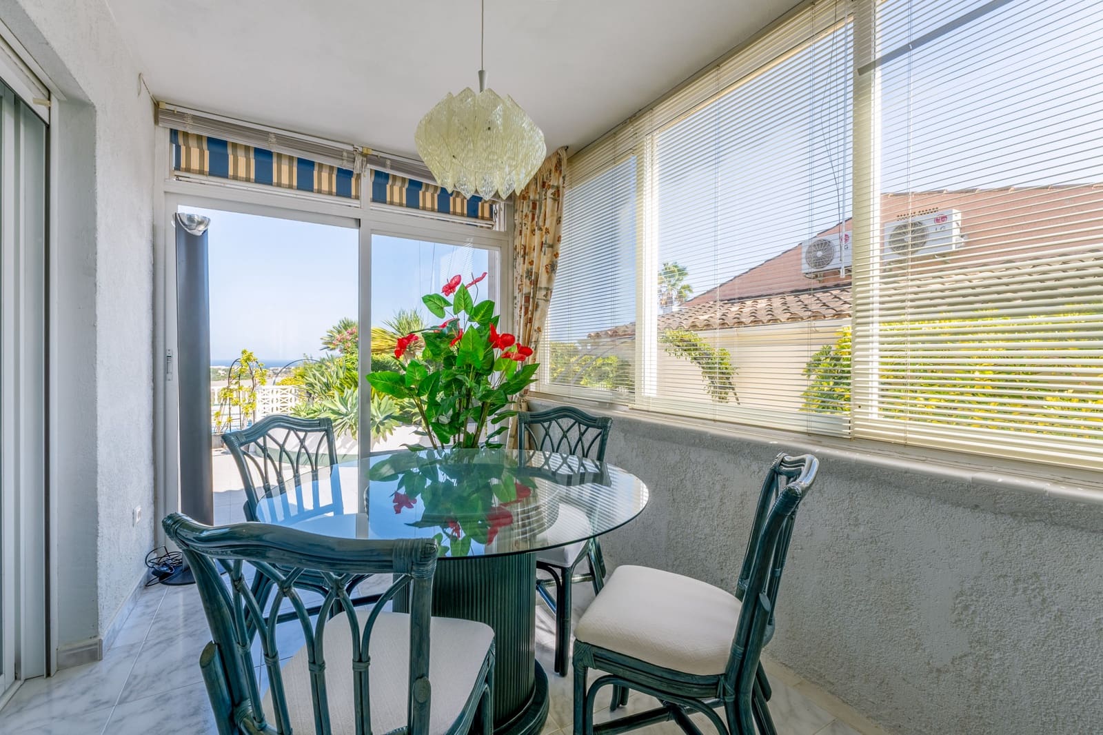 Chalet de 3 habitaciones en La Nucia en venta con piscina - 495.000 € (Ref: 9328493)