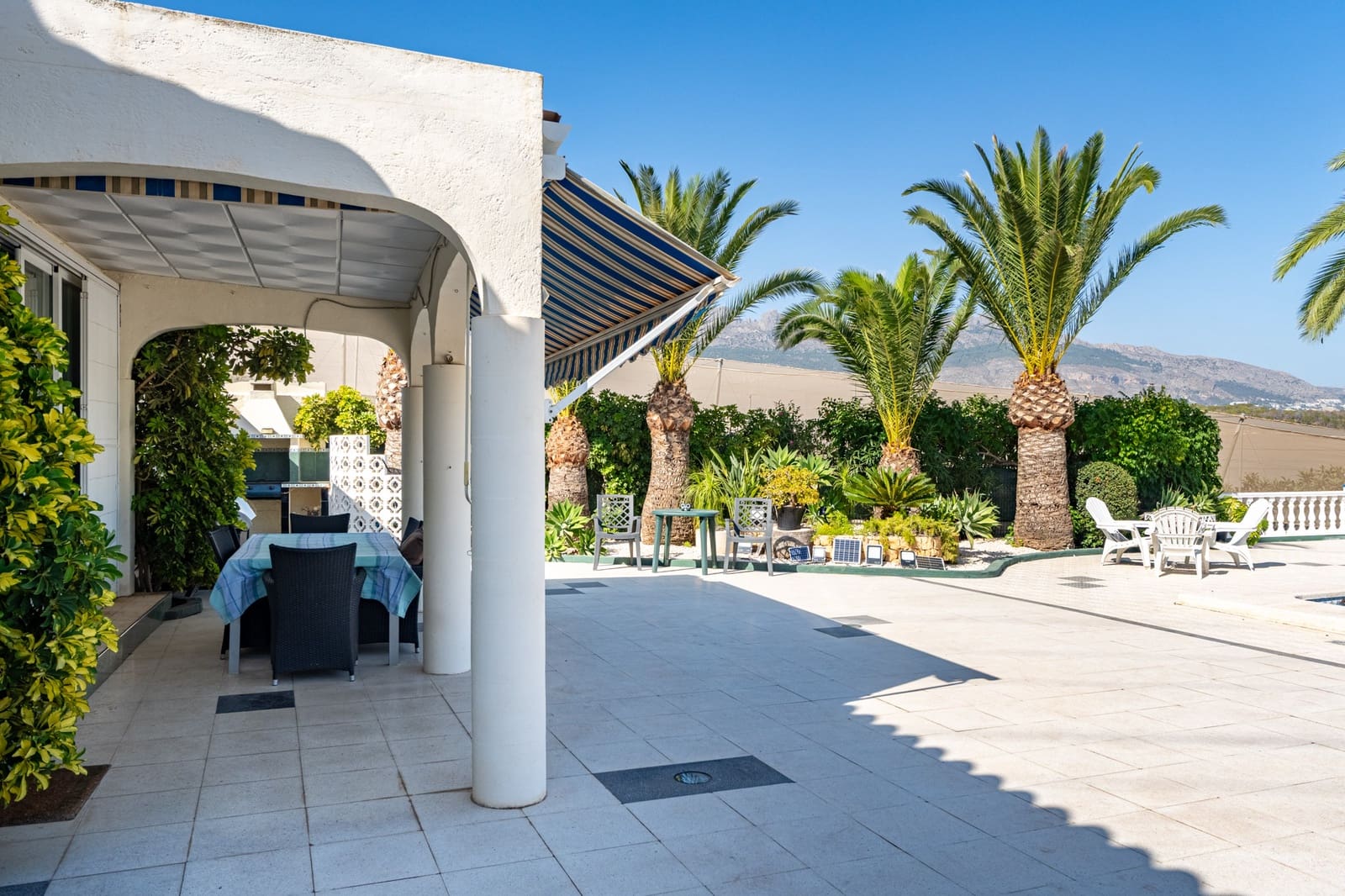 Chalet de 3 habitaciones en La Nucia en venta con piscina - 495.000 € (Ref: 9328493)