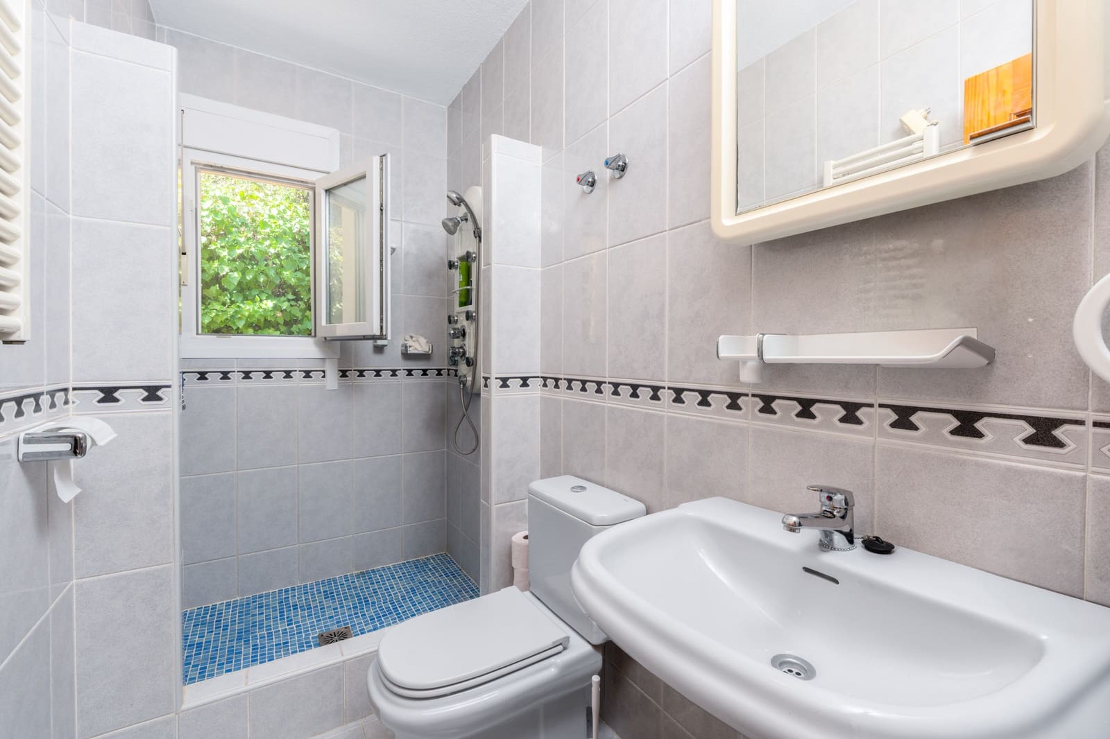 4 bedroom Villa for sale in La Nucia with pool garage - € 490,000 (Ref: 9328496)