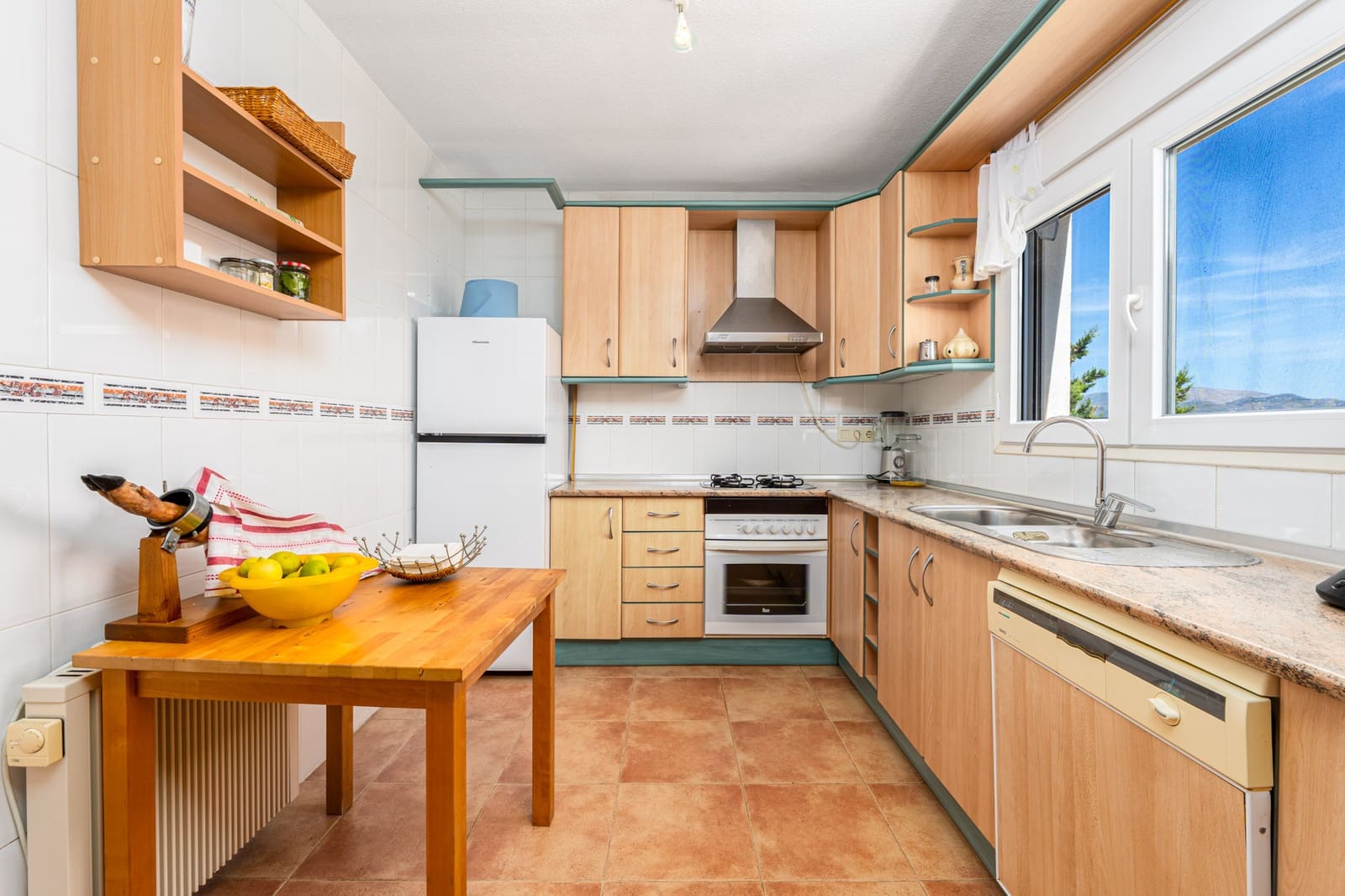 4 bedroom Villa for sale in La Nucia with pool garage - € 490,000 (Ref: 9328496)